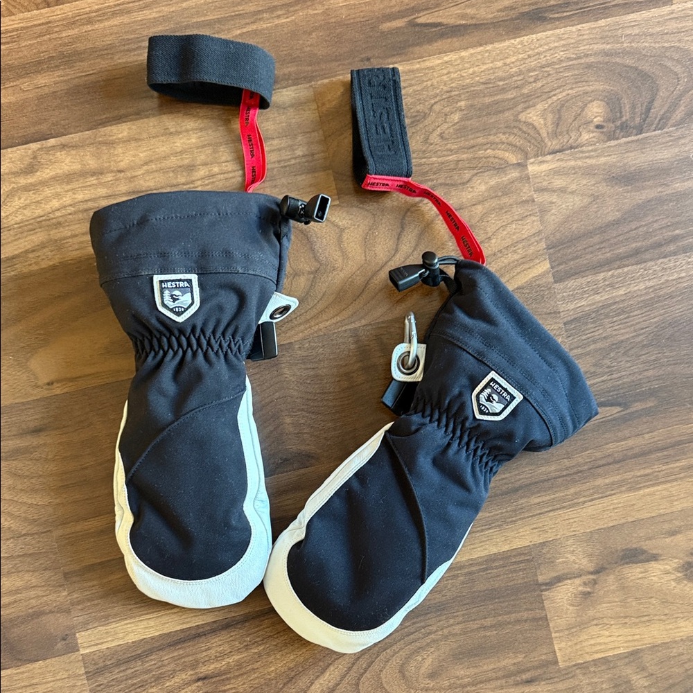 Hestra Mittens in Black and White
